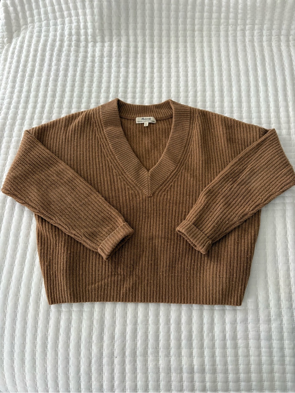 Madewell Ribbed V‑Neck Sweater in Warm Camel